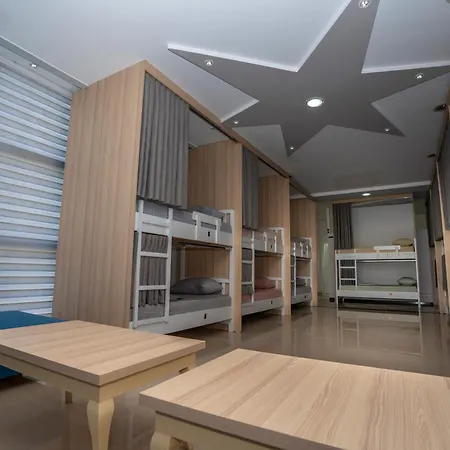 بيت شباب Mani *